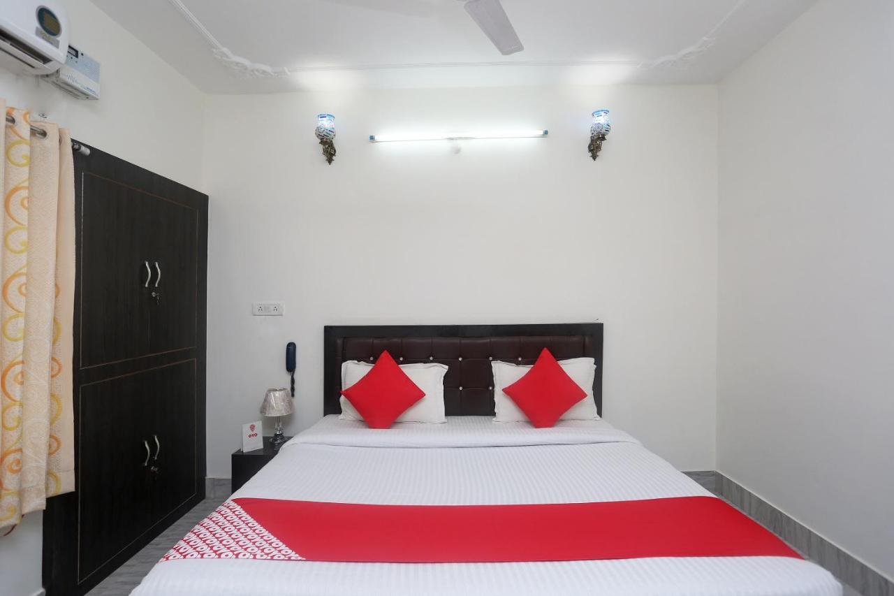 Oyo 18301 Hotel A-One Alwar Esterno foto